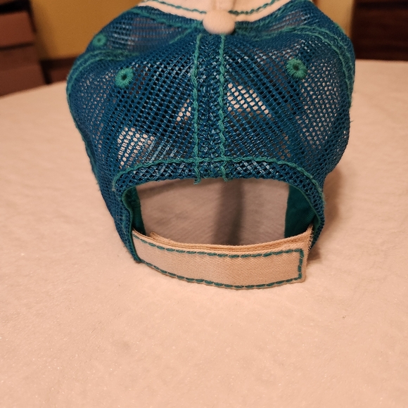 Catchfly Aztec print hat. One size. Mesh back - Picture 2 of 2